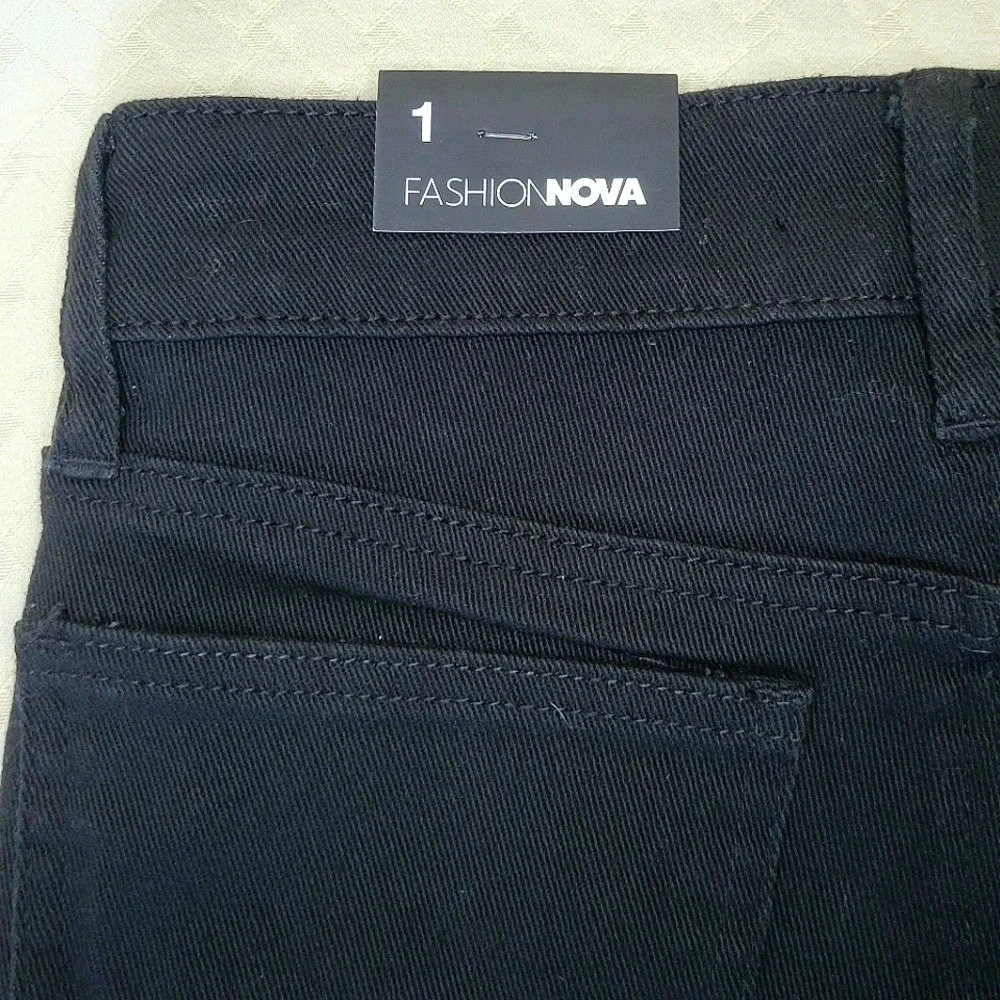 Fashion Nova black ripped distressed cutoff denim jean‎ shorts size 1